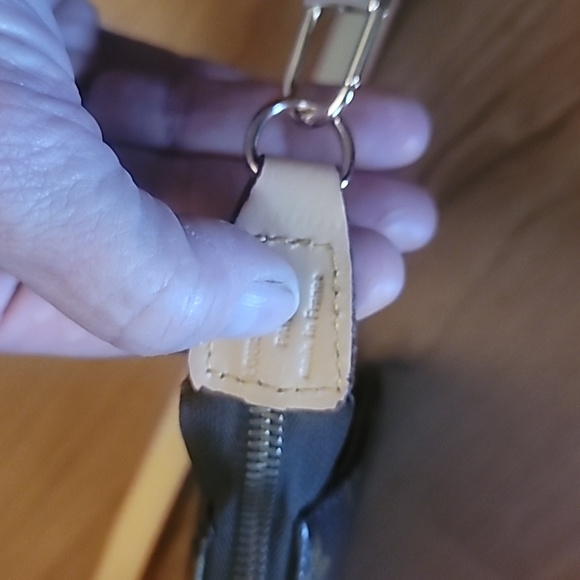 Elegant Brown Designer Shoulder Bag - Picture 4 of 12